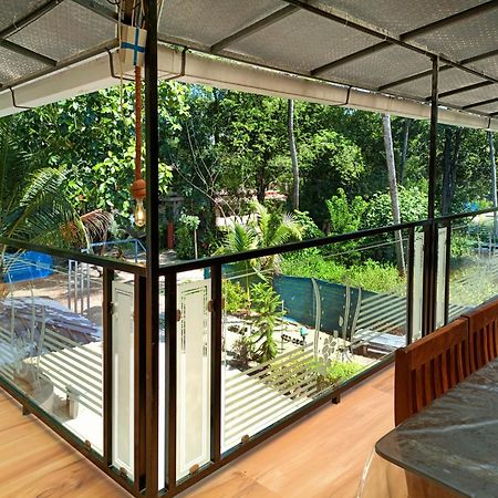 Koshy'S Beach Front Homestay Марарикулам Экстерьер фото