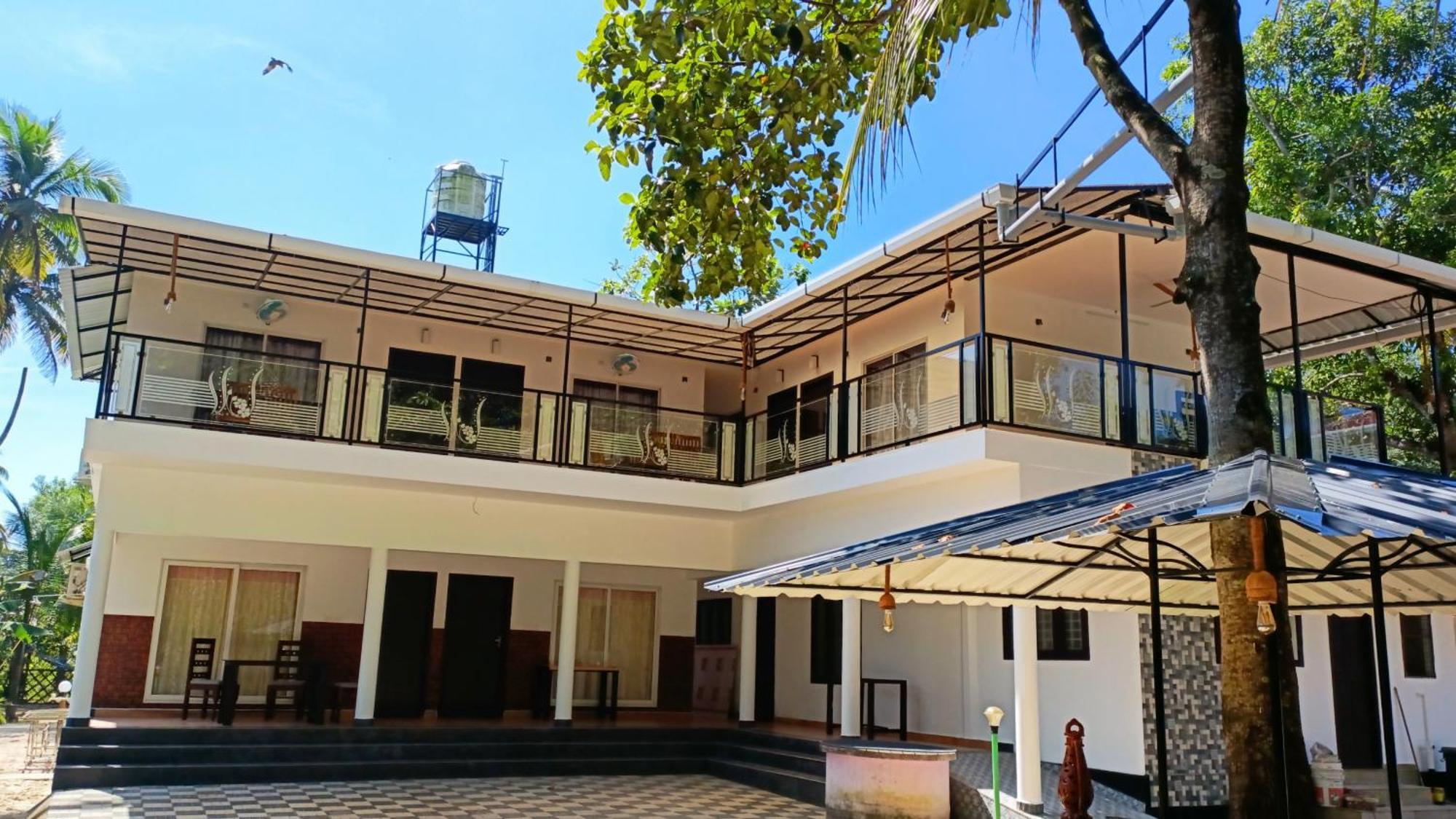 Koshy'S Beach Front Homestay Марарикулам Экстерьер фото