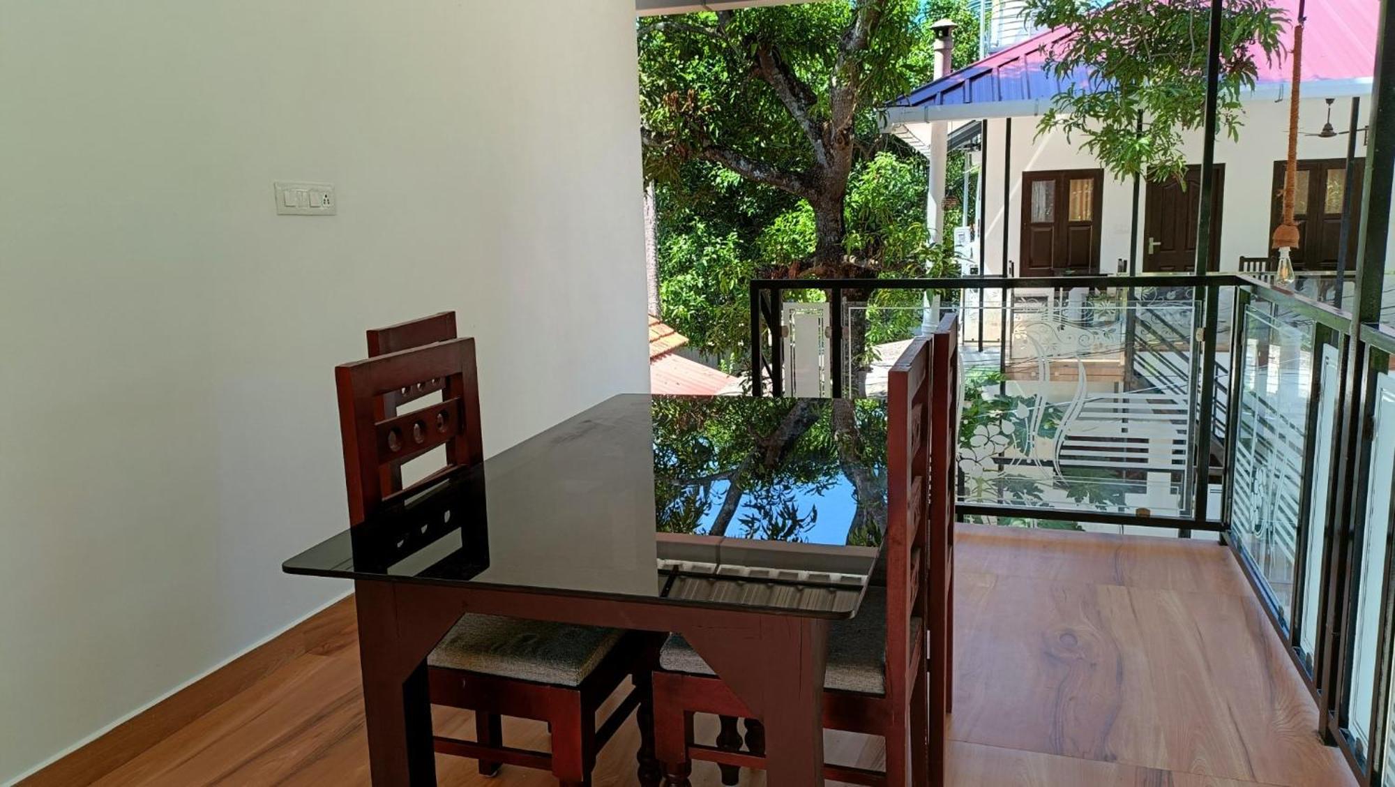 Koshy'S Beach Front Homestay Марарикулам Экстерьер фото