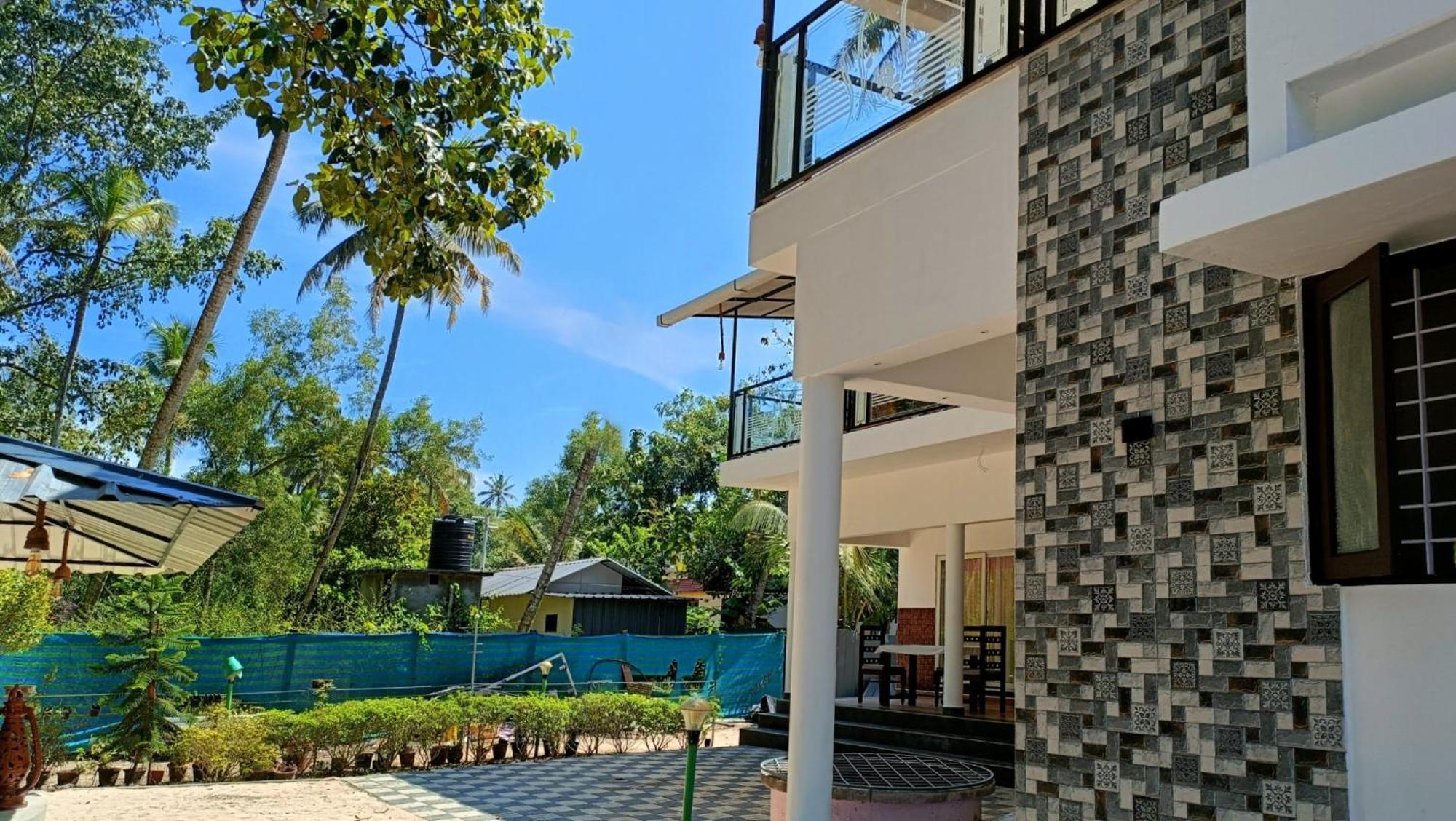 Koshy'S Beach Front Homestay Марарикулам Экстерьер фото